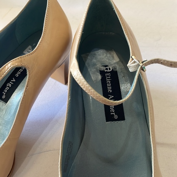 Etienne Aigner cream heels - Picture 2 of 5